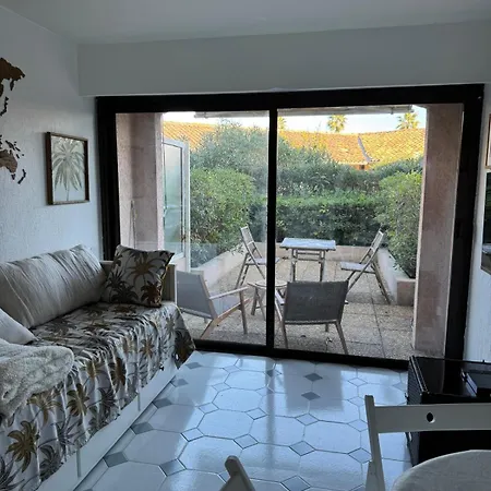 With Terrace In The Center With Ac דירה *