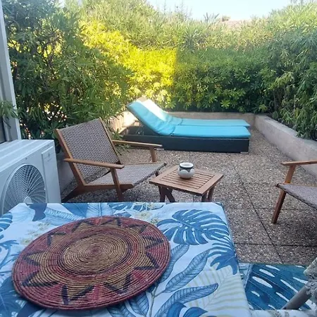With Terrace In The Center With Ac דירה